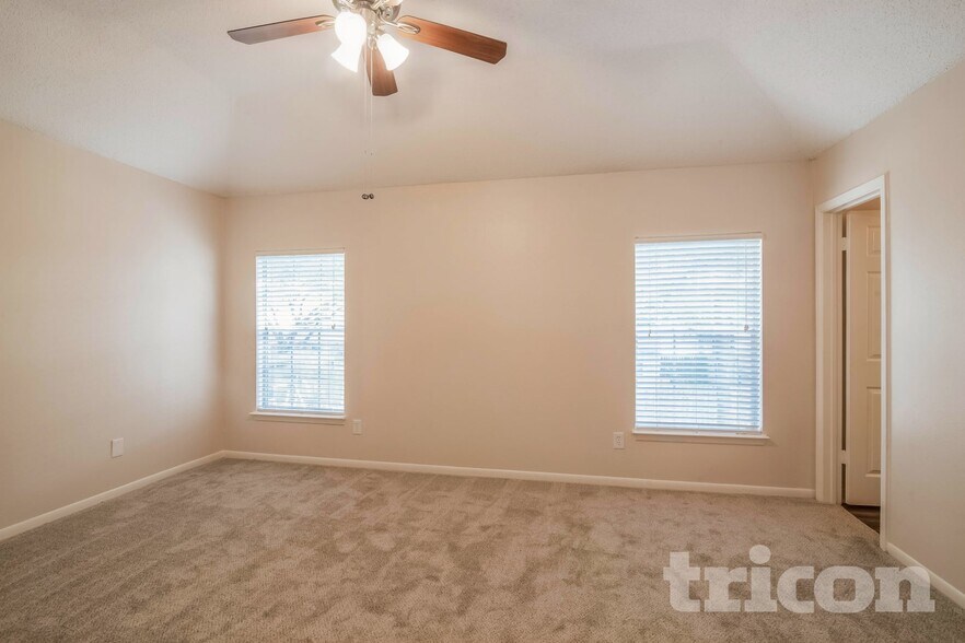 Building Photo - 18139 Lake Bend Dr