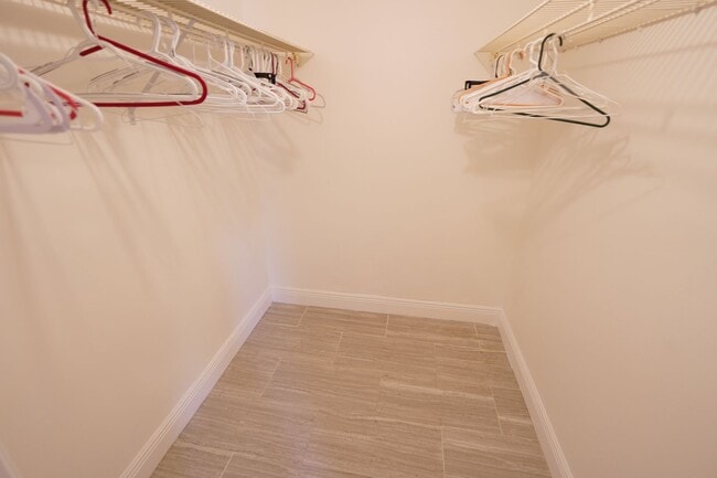 Building Photo - Renovated 2/2 in quite 55+ community