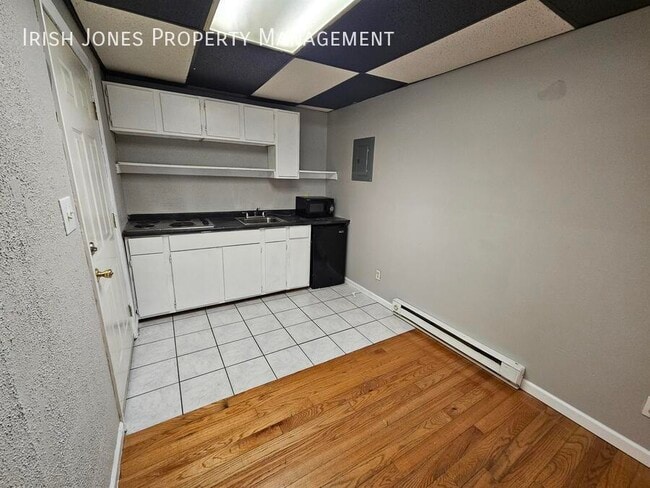 Building Photo - 1817 Pine-Apt 3