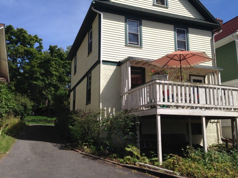 Collegetown Charmer - 202 Delaware Ave