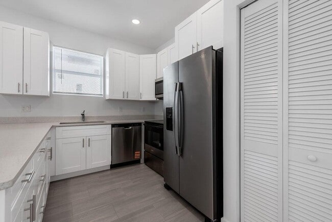 Building Photo - 3188 Hiawatha Ave