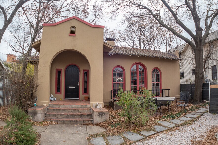Primary Photo - 2813 Salado St