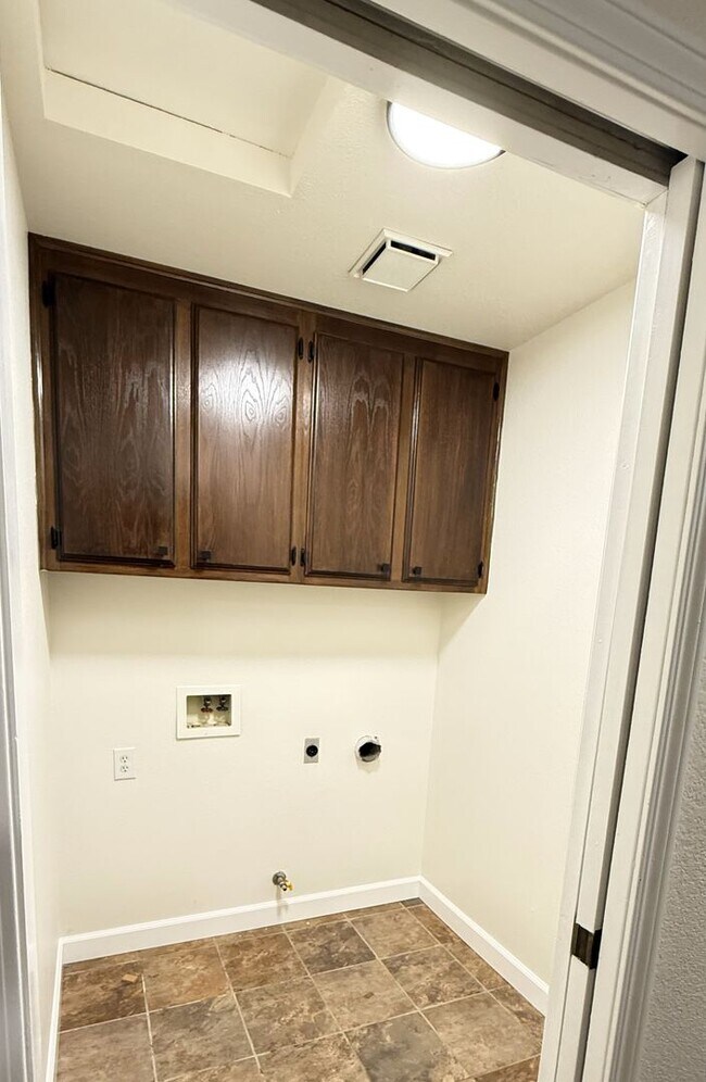 Building Photo - 8629 White Rock Dr