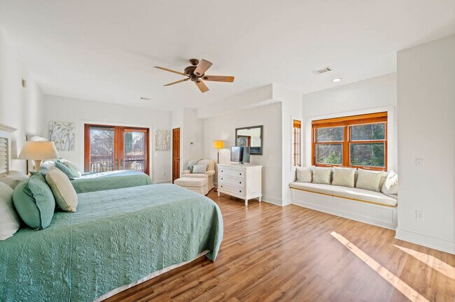 Building Photo - 475 Cuscowilla Dr