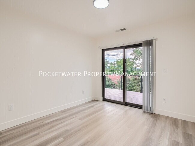 Building Photo - 3595 Darley Ave