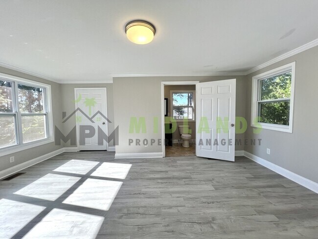 Building Photo - 3202 Belvedere Dr