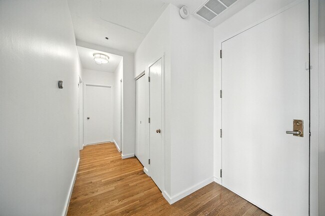 Building Photo - 567 Tremont St