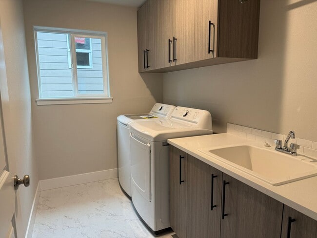 Building Photo - Beautiful Three Bedroom New Construction Home For Rent