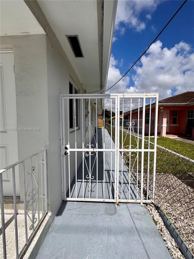 Building Photo - 1158 NW 34th Ave
