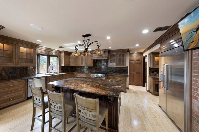 Building Photo - Beautifully maintained Tuscan-style custom home