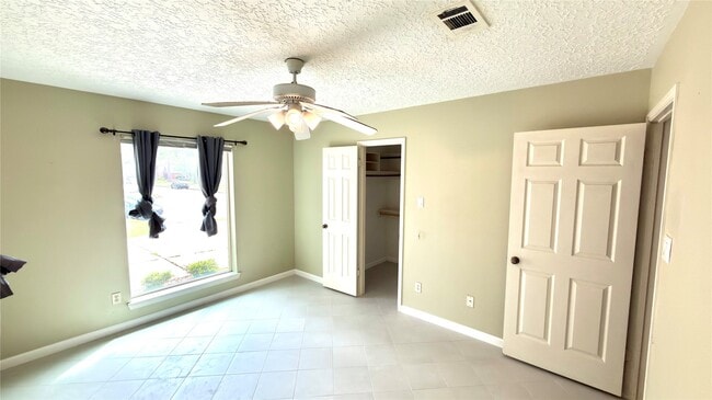 Building Photo - 14834 Charlmont Dr