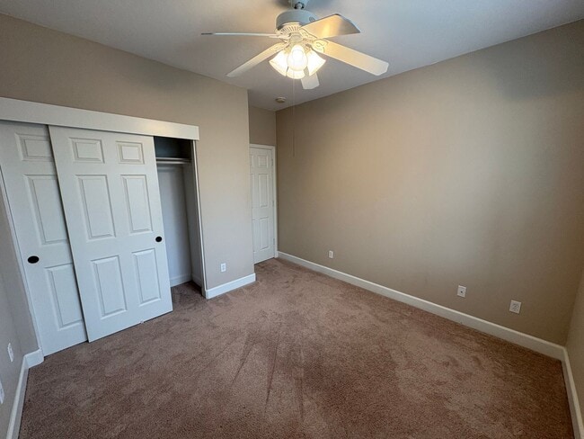 Building Photo - 3116 W Buena Vista Ave