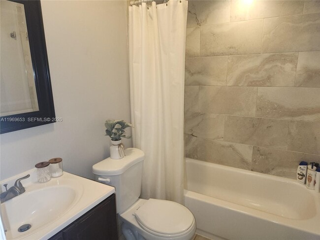 Building Photo - 3050 NE 5th Terrace