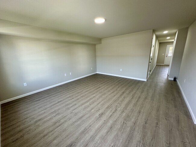 Building Photo - 226 Rojan Rd