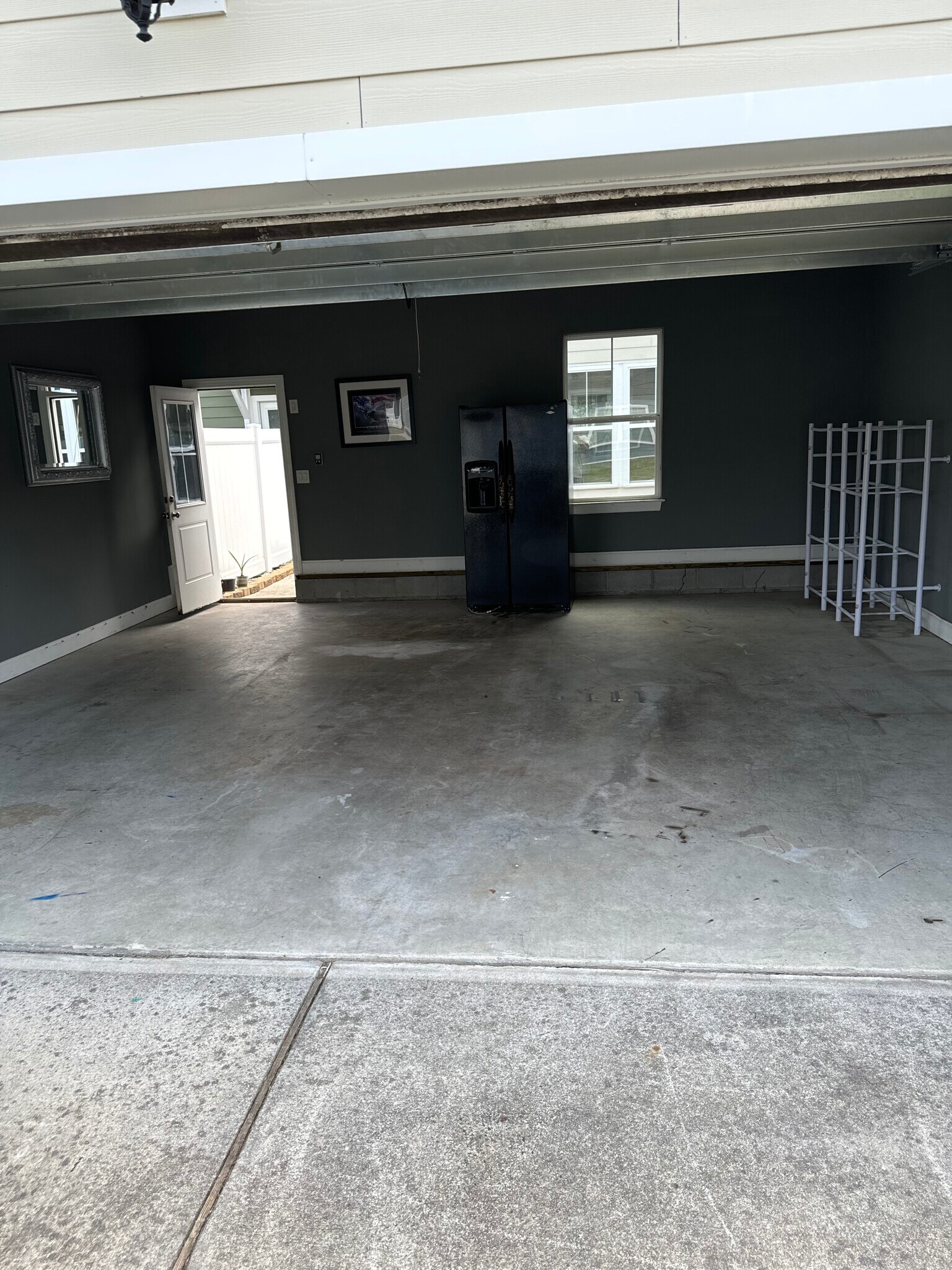 Double car garage. - 611 Veery St