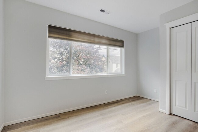 Building Photo - 4BR/2.5BA Home with Main-Level Bedroom/Office — Central A/C & Fenced Yard | Orenco Gardens, Hills...