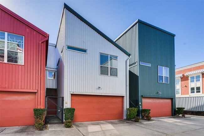 Primary Photo - 21 N Ennis St