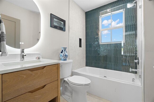 Building Photo - 422 24th St N