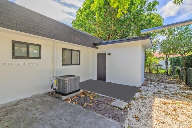 Building Photo - 1597 NE 143rd St