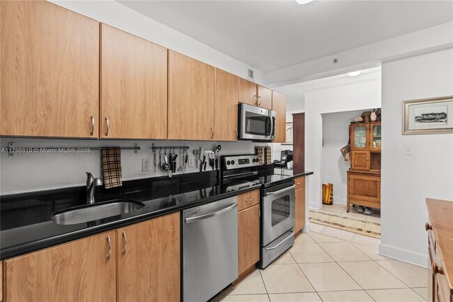 Building Photo - 401 69th St