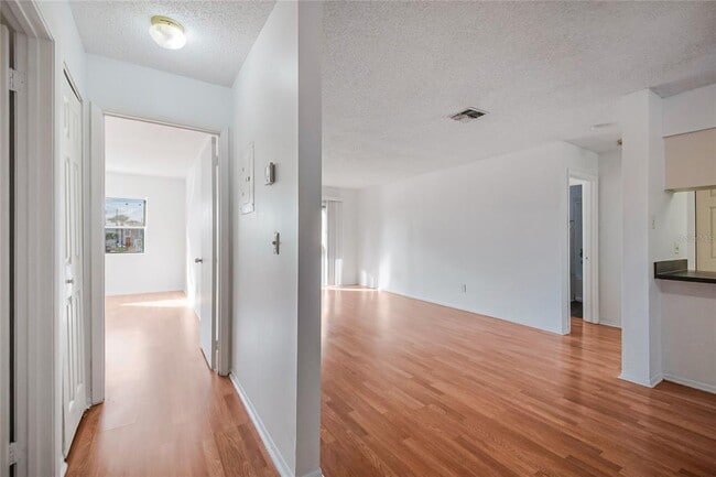 Building Photo - 646 Kenwick Cir