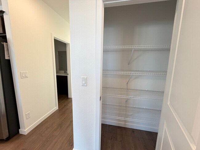 Building Photo - Brand New Post Falls Home!!