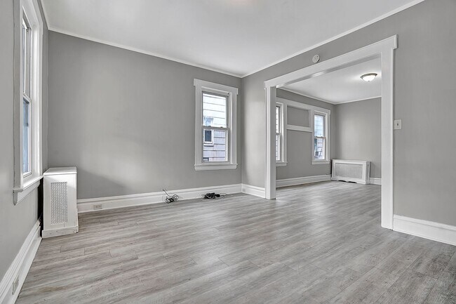 Building Photo - 35 Chester Ave