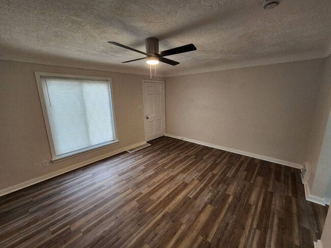 Building Photo - 2-Bedroom + Bonus Room Bungalow with Basement – Flexible Living Space