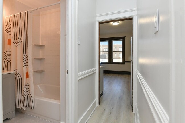 Building Photo - 722 27th St