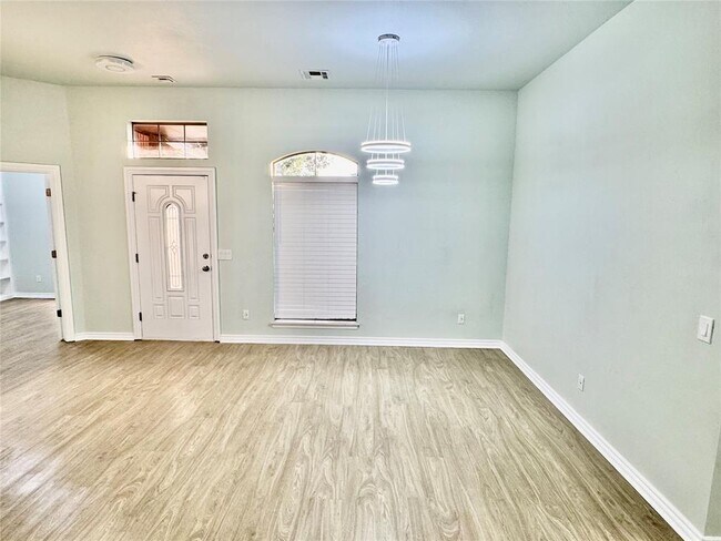 Building Photo - 10504 Walnut Hollow Dr