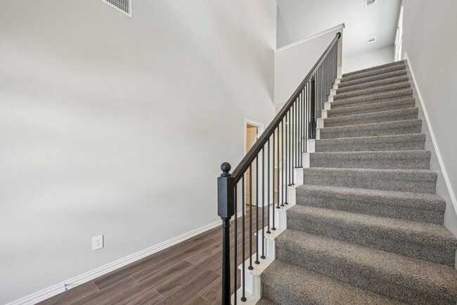 Building Photo - 706 Hemingway Ln