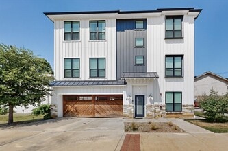 Building Photo - 800 S Welch St