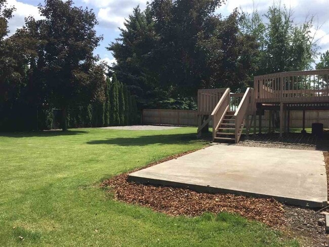 Building Photo - $2,100 / 4br - 1969ft2 - ?? Newman Lake 4B...