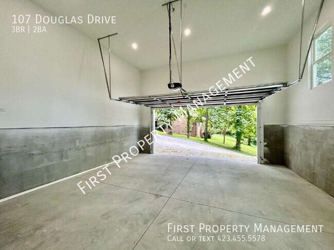Building Photo - 107 Douglas Dr