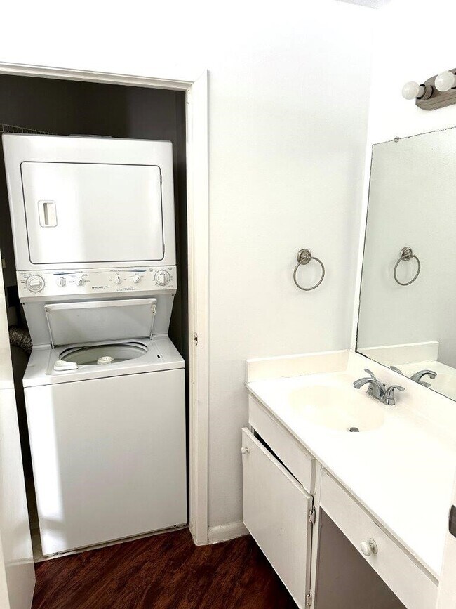 Building Photo - 7901 Cambridge St