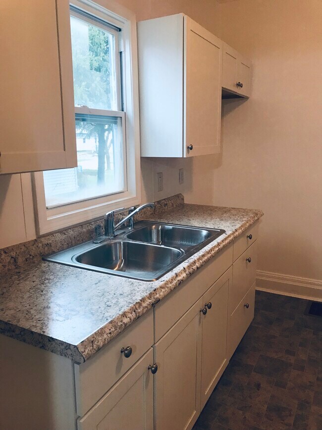 Building Photo - 616 W Wolf Ave