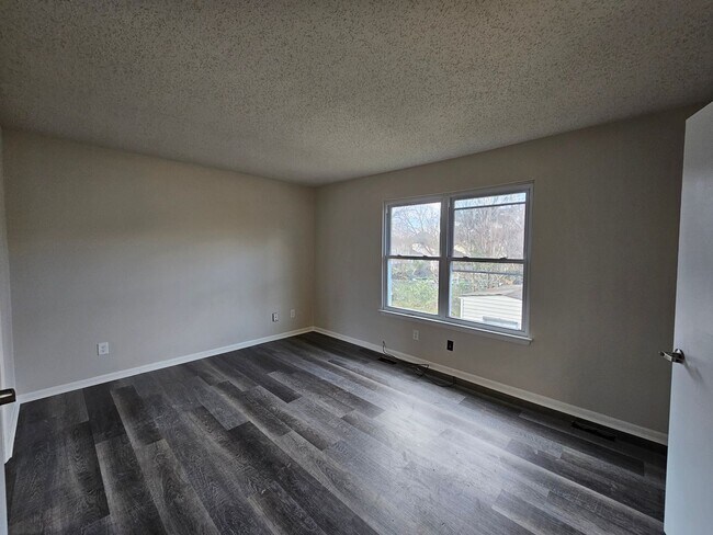 Building Photo - Smoke Tree