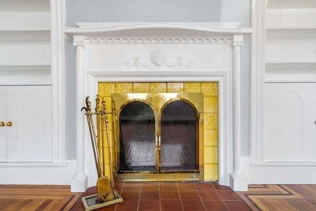 Building Photo - 68 Elm St