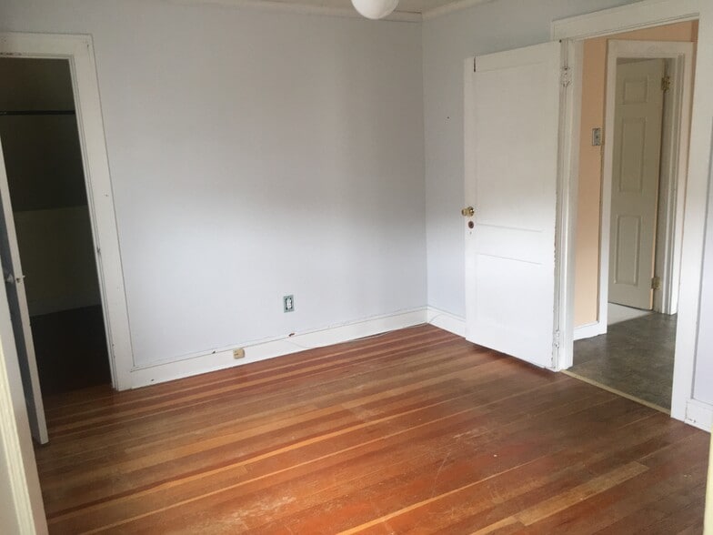Bedroom - 42 Beach Ave