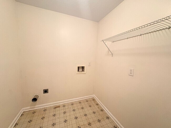 Building Photo - 1112 Ridge Dr