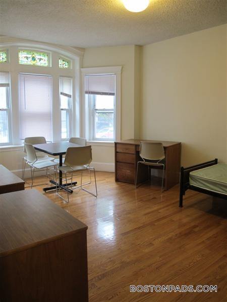 Building Photo - 171 Hemenway St