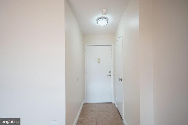 Building Photo - 2500 N Van Dorn St