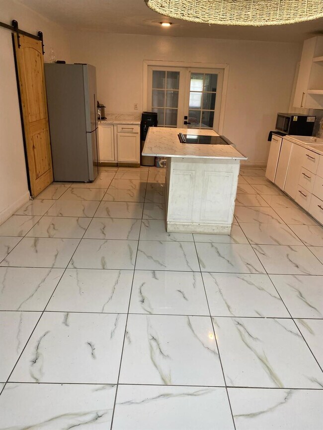 Building Photo - 581 NW Cornell Ave