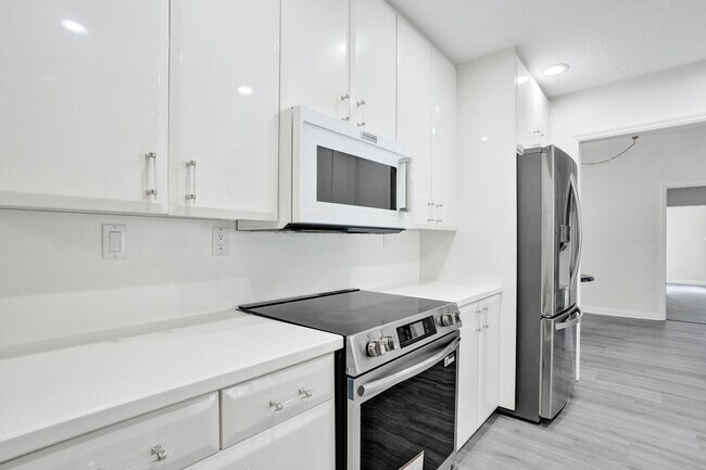 Building Photo - 4755 NE 23rd Ave