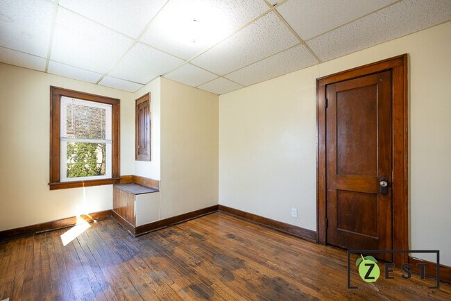 Building Photo - 12 Perrin St