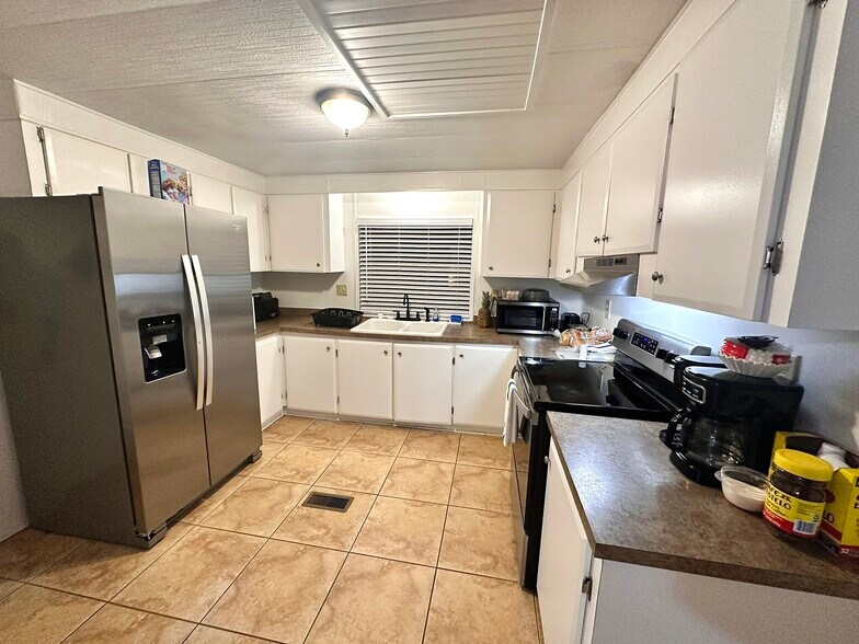 Building Photo - 1815 Woodcrest Dr