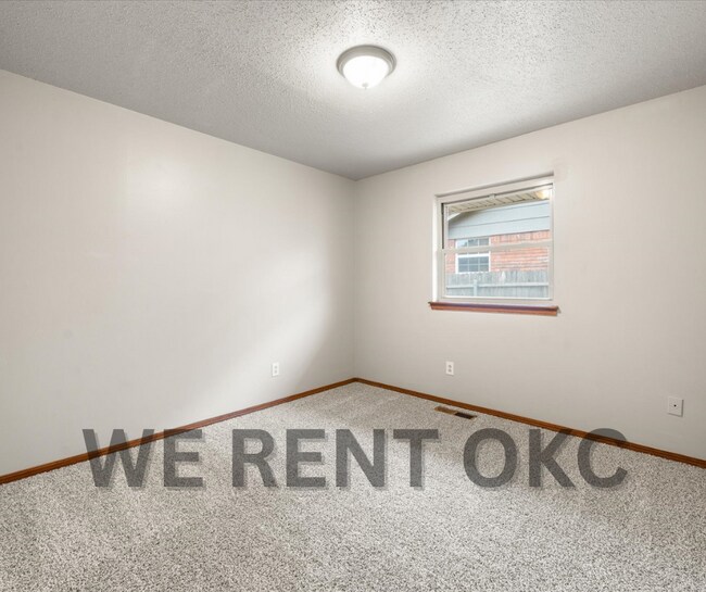 Building Photo - 3016 Shadybrook Dr