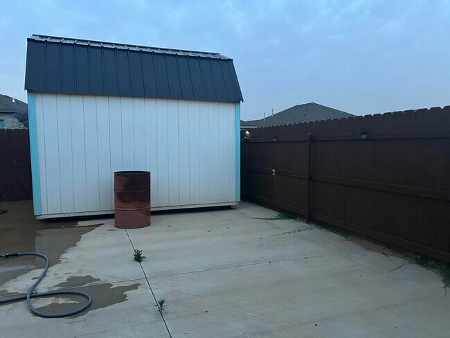 Building Photo - 13716 Sherman Ave