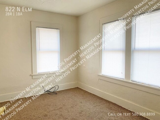 Building Photo - 822 N Elm-