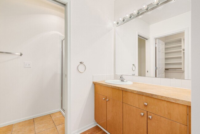 Building Photo - 18 Dravus St